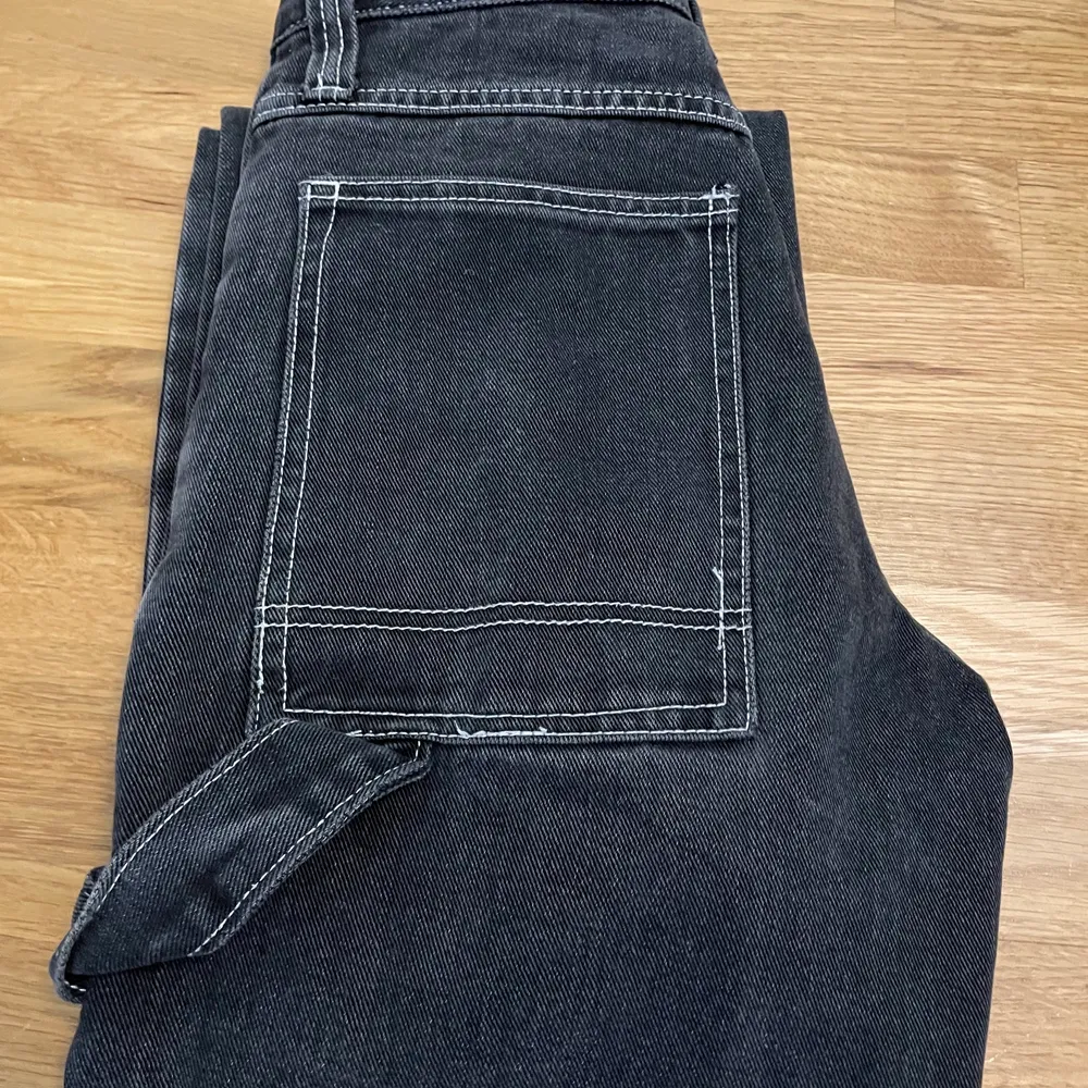 Säljer dessa coola jeans från Brandy Melville . Jeans & Byxor.