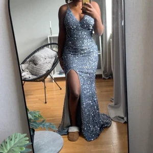 Balklänning XS - Oanvänd balklänning, säljer för att jag köpte en för mycket. Storlek XS 