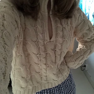 Super söt sommar tröja  - Jätte söt slutsåld tröja som funkar lika bra på vintern som på sommaren, i storlek XS men passar S, som nu i skicket, säljer för 200kr❤️