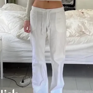 Linnebyxor  - Säljer dessa linnebyxor i storlek 40, passar även mindre storlekar då man drar åt i midjan. Beställde två så därför säljer jag de andra paret, alltså helt nya aldrig använda 💞 Passar bra på mig som vanligtvis är en 36/38 & är 175cm