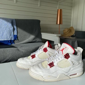 Air Jordan 4 metallic red - Hej säljer mina jordans då jag inte använder de längre, de är väl använda men ej trasiga då jag har tagit väl hand  om de. INGA TRADES