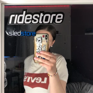 Levi’s t-shirt - Säljer denna t-shirt för att den aldrig kommit till användning, super bra skick. Ord pris 299kr