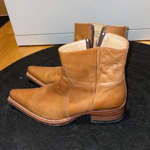 Riktigt schyssta Sendra boots i bra kvalite. Säljs för det var fel storlek. Möts upp i Stockholm. Betalare står för frakt. Kan gå ner i pris vid snabb affär.