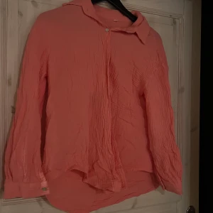 Skjorta  - Skjorta i fin rosa färg