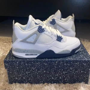 Jordan 4 midnight navy - Helt nya Jordan 4 midnight navy. Allt OG. Vann på SNKRS