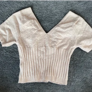 Stickad tröja - Fin stickad tröja i mjukt material! Bud då det är många intresserade, avslutas 9/11 🥰