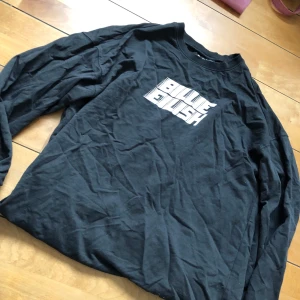 Billie Eilish tröja - Billie Eilish tröja, använd några gånger. Frakt tillkommer på 50kr!