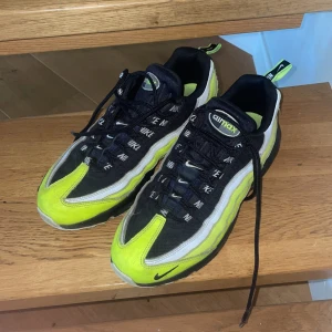 Nike air Max  - Säljer dem här då dem är försmå.!  Dem är i bra skick 
