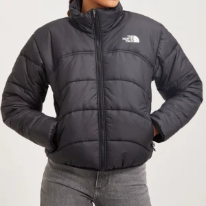 The north face jacka strl M - Köpt för 1 månad sen, inte nöjd med passformen och den är använd ca 1 gång. Först till kvarn 