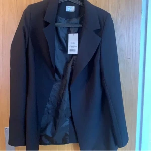 blazer - oanvänd med etikett på storlek 36, hannalicious kollektion som inte går att köpa längre  