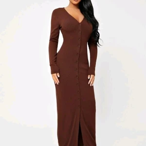 Ribbad höstklänning 🤎 - Ribbad höstklänning i storlek S. 🤎