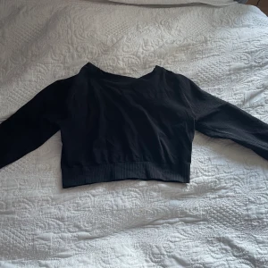Långärmad träningströja  - Från märker Gevaleo storlek M. Använd fåtal gånger 🥰