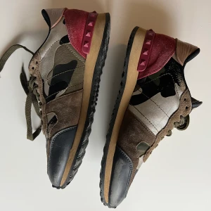 Valentino Rockrunner - Absolut slitna, därav priset. True to size. 