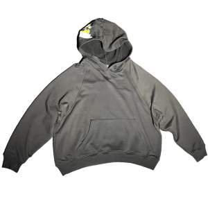 Oversize hoodie, köpare står för frakt. Pris kan diskuteras, DM för frågor och mått 