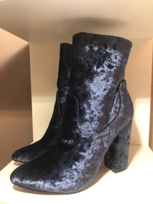 Boots/klackar  - Sköna oanvända har många drf jag säljer pris kan diskuteras 