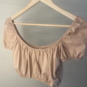 ❤️‍🔥Topp från Nelly❤️‍🔥 - En supersöt topp från Nelly i xs, aldrig använd och därför som ny!!😍