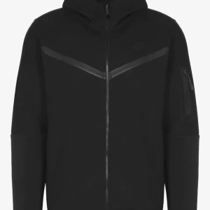 Nike tech fleece  - Säljer denna svarta Nike tech då den inte kommer till användning längre. Köpte den av en annan säljer på plick men är i mycket fint skick. Tröjan är i barnstolek men passar som en XS. Har själv använt den fåtal gånger. Tryck ej på ”Köp dirket”. 