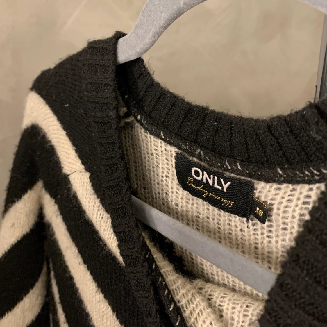 Randig stickad tröja  - 90