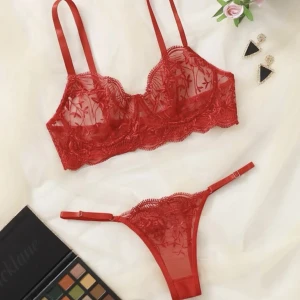 Underkläfer - Helt ny, finns självklart i paketet fortfarande.   Storleken passar en som är XS-M.