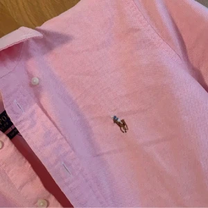 Ralph Lauren skjorta XS ROSA - va snyggast på jobbet eller skolan med denna skjortan!