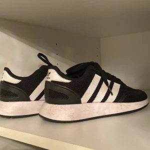 Adidas skor - Bra för träning och helt nya