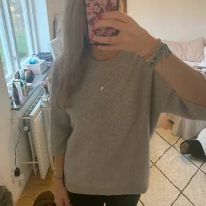 Soft goat t shirt - Endast använd 1 gång så i nyskick! Så fin kashmir tröja/T-shirt från softgoat 💖köpt för ca 2000kr