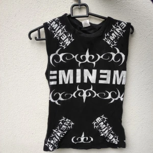 Eminem tröja - Eminem tröja/linne❤ skriv privat om du vill köpa, använd inte köp nu funktionen.  Frakt 45kr.
