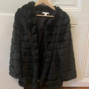 Super soft faux fur jacket in a deep forest green colour. Never worn, perfect condition. EU size 38. 