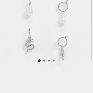 Smycken - Alla:90kr 30kr per örhänge). Snygga silverörhängen. 