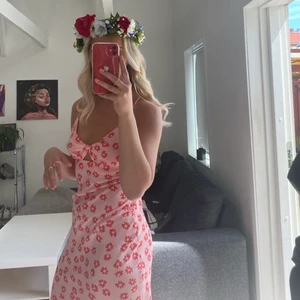 Klänning - Fin klänning som jag använde på midsommar förra året i storelk M från beshka.