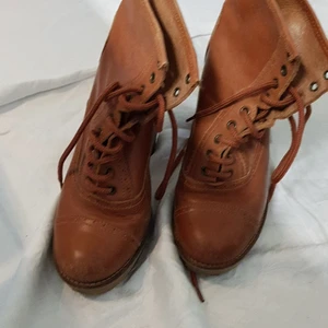 Don & Donna stövletter  - Snygga stövletter från Don & Donna. Brunt skinn strl 38. Gott skick. Säljes för 150 kr.