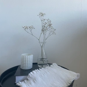 Bandeautopp - En supersöt bandeautopp som passar till det mesta! Har aldrig använt den men en av de översta sömmarna har släppt lite (se bild). Dock inget som syns när du har på dig den!