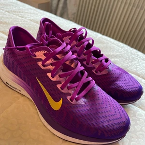 Nike ZoomX Lila - Använda 1 gång så skorna är som i nyskick 