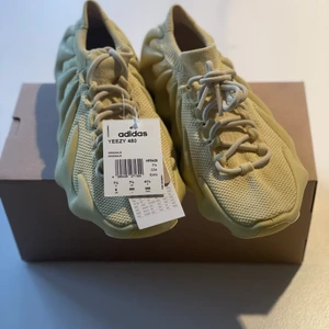YEEZY 450 SULFUR - Yeezy 450 ”SULFUR”                                                                                 COND.: DSWT (10/10)