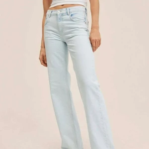 Mango jeans  - Jeans från Mango i strl 34, jag är 173 cm💓 nypris 400 och knappt använda så jätte bra skick. Tar endast swish