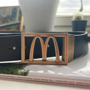 McDonald’s skärp - Snyggaste skärpet är nu till salu! Perfekt till någon skiva eller till vilken outfit som helst för addera lite extra spice😍 Passar mig som har M/38 i byxor