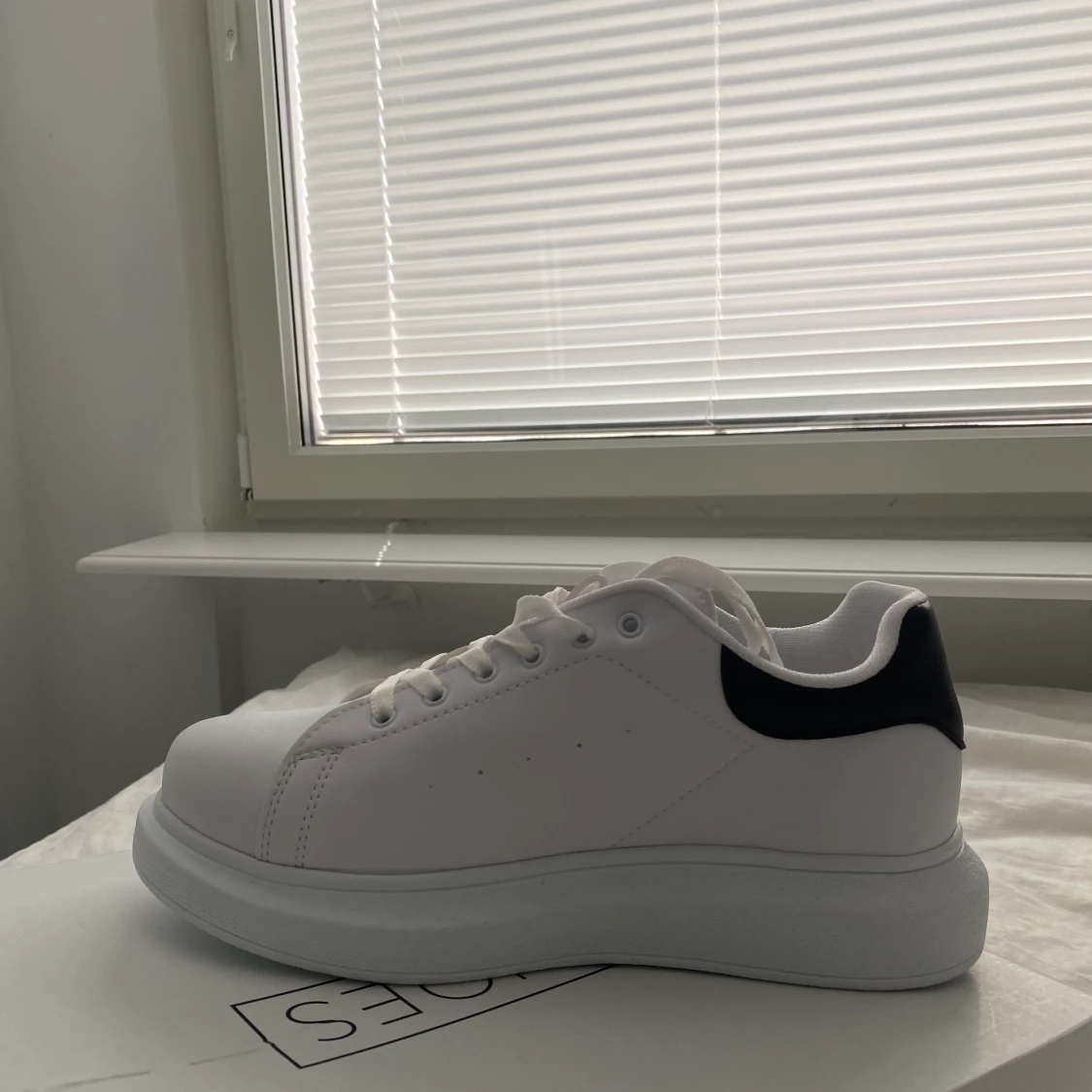 Helt nya skor från NELLY  - 90