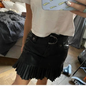 Zara skinnkjol  - Lånade bilder av instagranmen jag köpte kjolen av, storlek xs, nyskick