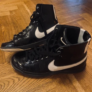 Svarta Nike skor - Pris går att diskuteras! Frakt ingår inte <3 (De passar folk med storlek 37/48)