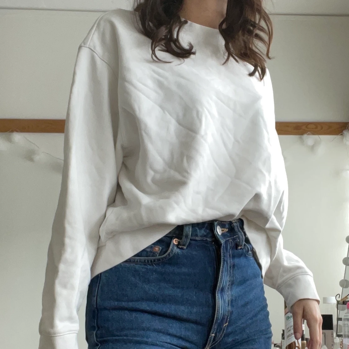 Klassisk vit collegetröja från weekday