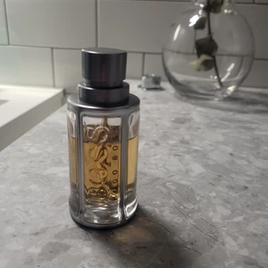 Hugo boss the scent 50ml - Hugo boss the scent 50ml. 75% kvar ut flaskan.