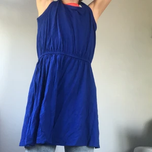 💙 - Jag säljer denna klänning för den är för stor