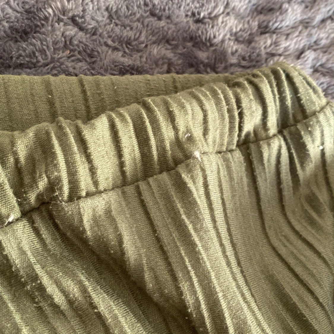 Ett par militär gröna byxor  - 90