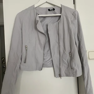 Bikbok jacka - Tunn jacka från Bikbok i storlek S.