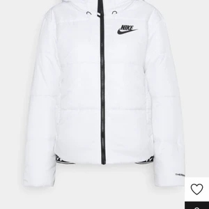 Nike jacka - Använd få gånger, nypris ca 1300 mitt pris 180kr