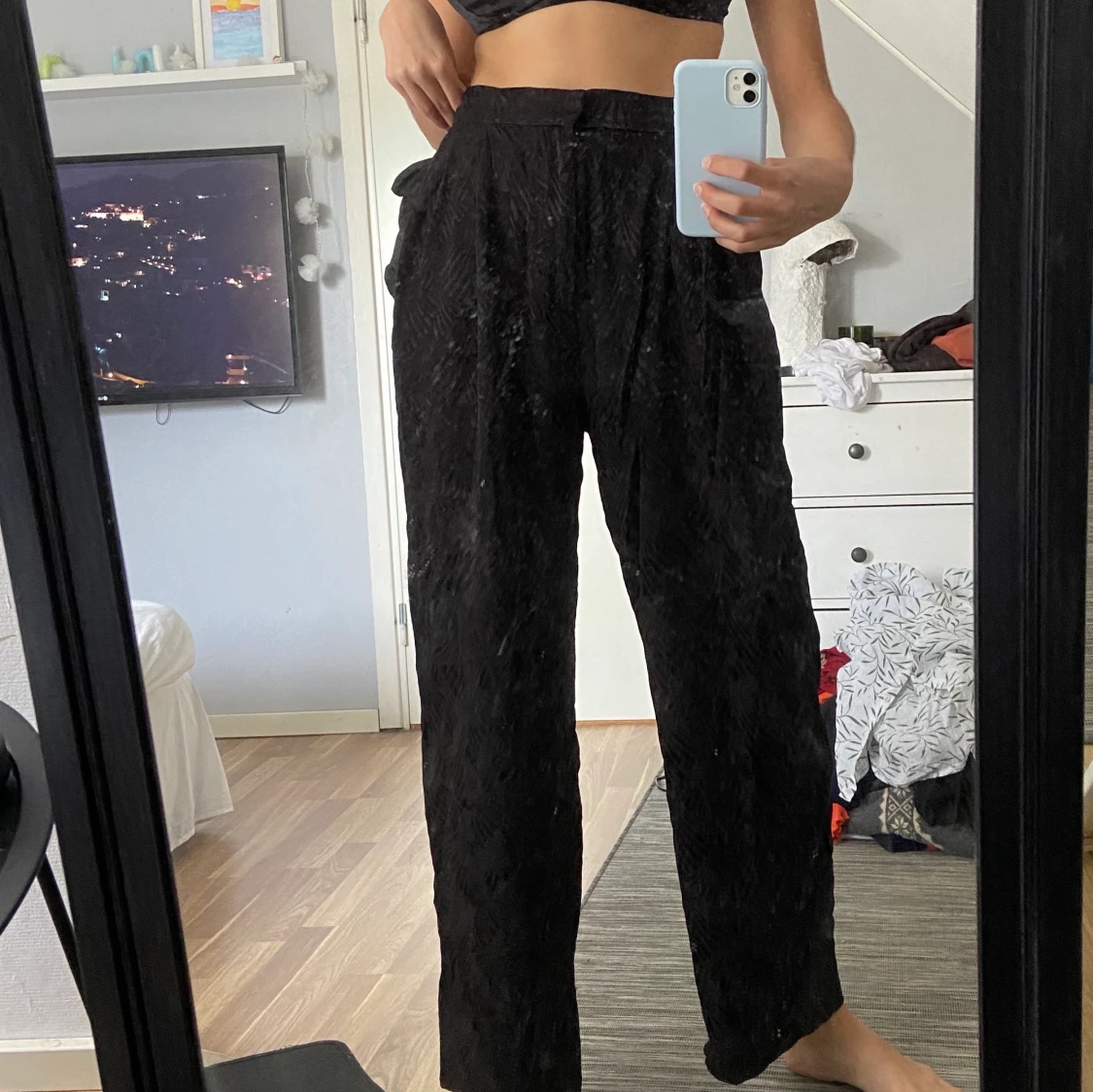 Svarta mönstrade kostymbyxor