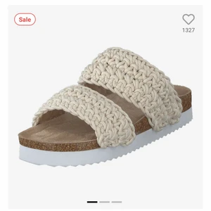 Tofflor - Säljer dom här så fina tofflorna då dom tyvärr är för stora för mig. Så bekväma o liknar dom från inuikki. Köpare står för frakt💗