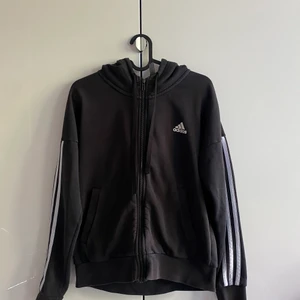 Adidas - Beskrivning finns på bilden 