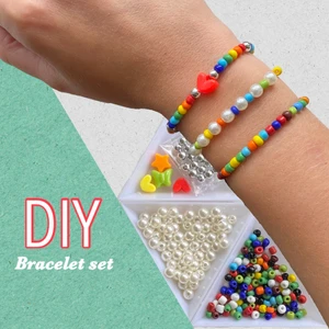DIY armband - Är du sugen på att skapa egna armband så innehåller det här kittet allt du behöver💖 Jättekul att göra själv eller med en kompis! Elastisk tråd till tre armband igår. FRAKT 15kr