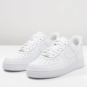 Nike Air Force 1 - Säljer mina nästintill oanvända och slutsålda air force. Bevarade i djur - och rökfritt hem. 